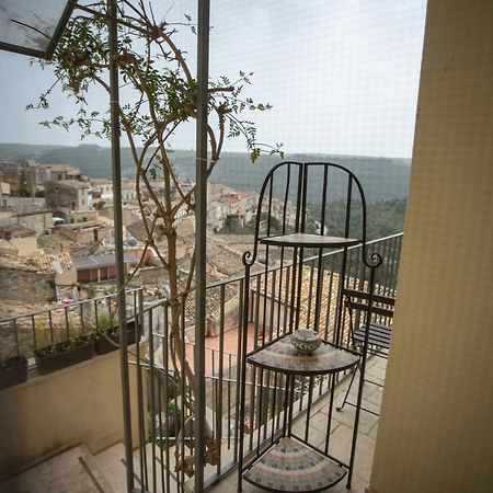 לינה וארוחת בוקר רגוזה La Casa Del Gelsomino מראה חיצוני תמונה