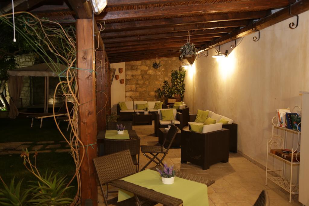לינה וארוחת בוקר רגוזה La Casa Del Gelsomino מראה חיצוני תמונה