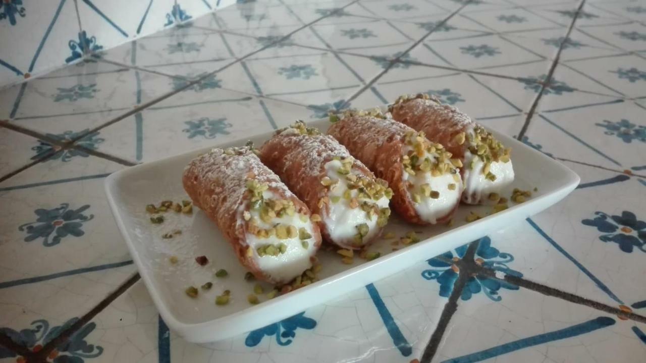לינה וארוחת בוקר רגוזה La Casa Del Gelsomino מראה חיצוני תמונה
